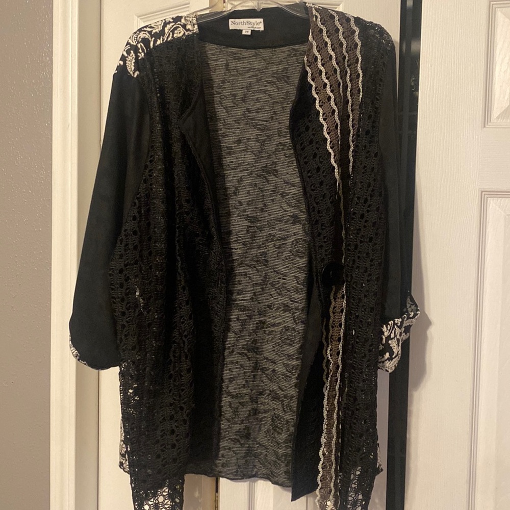 Black and white mixed fabric and pattern tunic